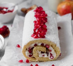 ۲ طرز تهیه رولت انار خوشمزه خامه ای و ژله ای به سبک قنادی